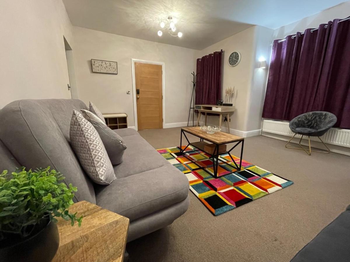 Luxury 5 Star London Apartment - Parking, Garden, Nr Greater London Metro Stations Kültér fotó